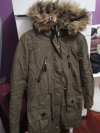 Parka verde con pelo, muy abrigada