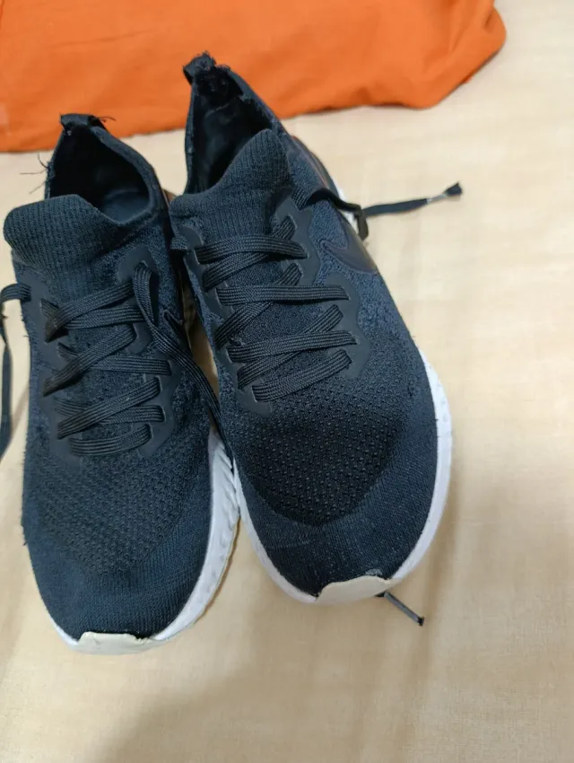 Zapatillas Nike Negras y Blancas