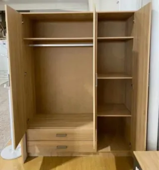 Armario modular blanco y madera