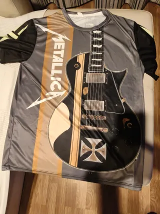 Camiseta Metallica Guitarra poliéster