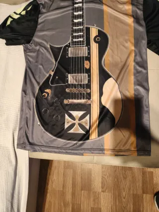 Camiseta Metallica Guitarra poliéster