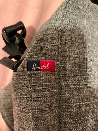 Maletín Herschel 30L gris con cremallera