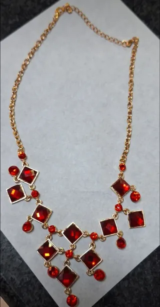 Collana donna con pietre rosse e oro