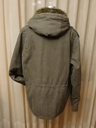 PARKA VERDE MILITAR DE HOMBRE DE  BRAVESOUL - XL.