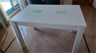 Mesa blanca como nueva, extensible.