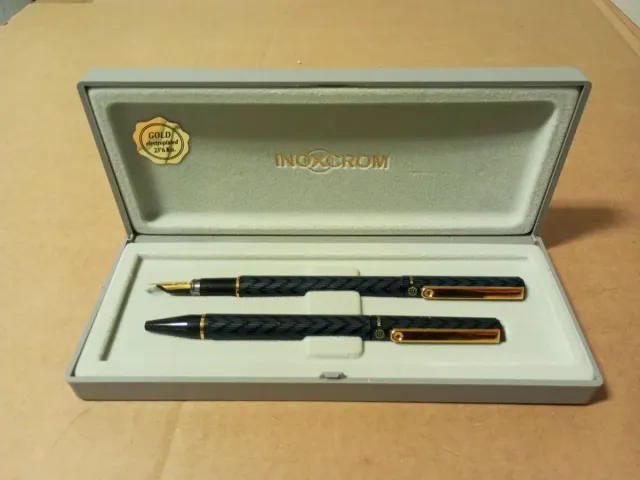 Pluma y Bolígrafo Inoxcrom con detalles de oro