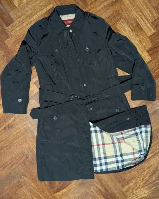 Gabardina Burberry Negra