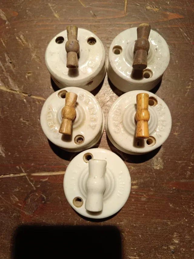 Antichi interruttori in ceramica (5 pz)