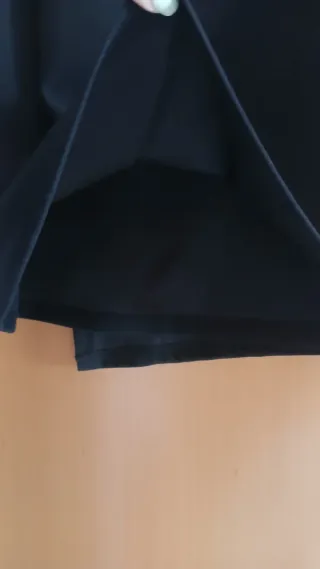 Falda asimétrica negra