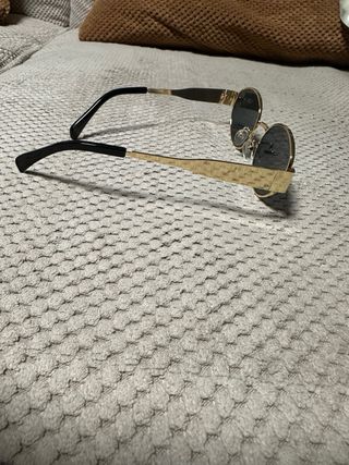 Gafas de sol ovaladas doradas