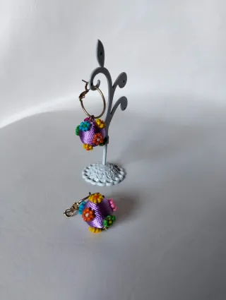 Pendientes bola flores abalorios morados