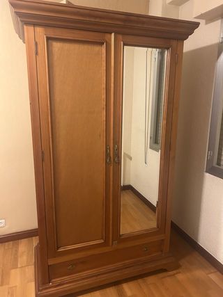 Armario antiguo madera con espejo