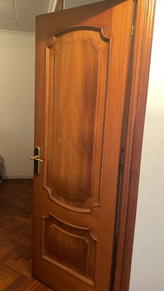 Puerta interior de madera