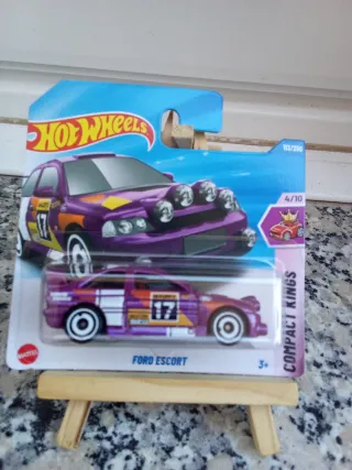 Hot Wheels Ford Escort Compact Kings Morado