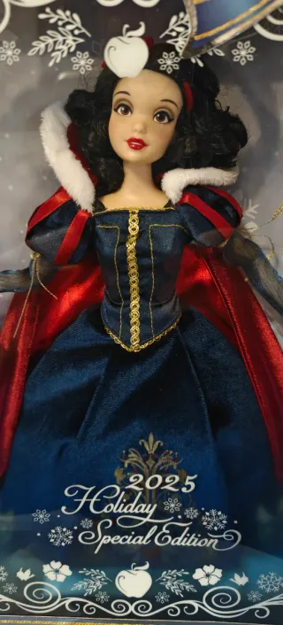 Snow White Disney Parks 2025 Holiday Special Editi