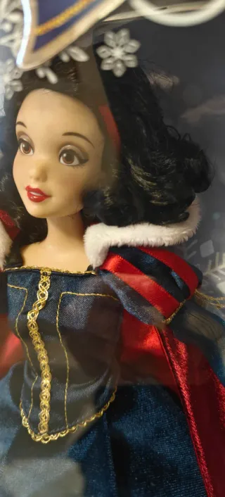 Snow White Disney Parks 2025 Holiday Special Editi