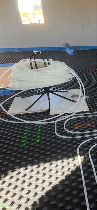 Enrollador-desenrollador de tubo suelo radiante