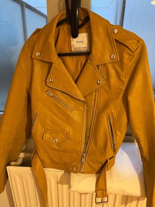 Chaqueta Cuero Mostaza Bershka Talla M