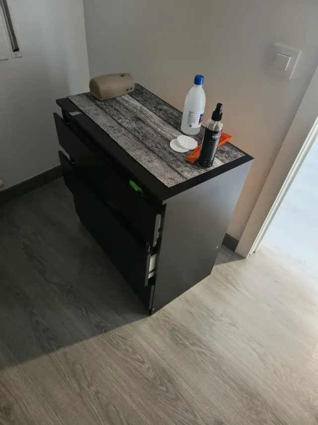 Cómoda negra y gris