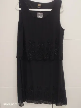 Vestido negro con pedrería