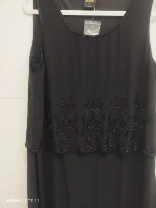 Vestido negro con pedrería
