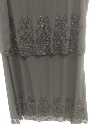 Vestido negro con pedrería