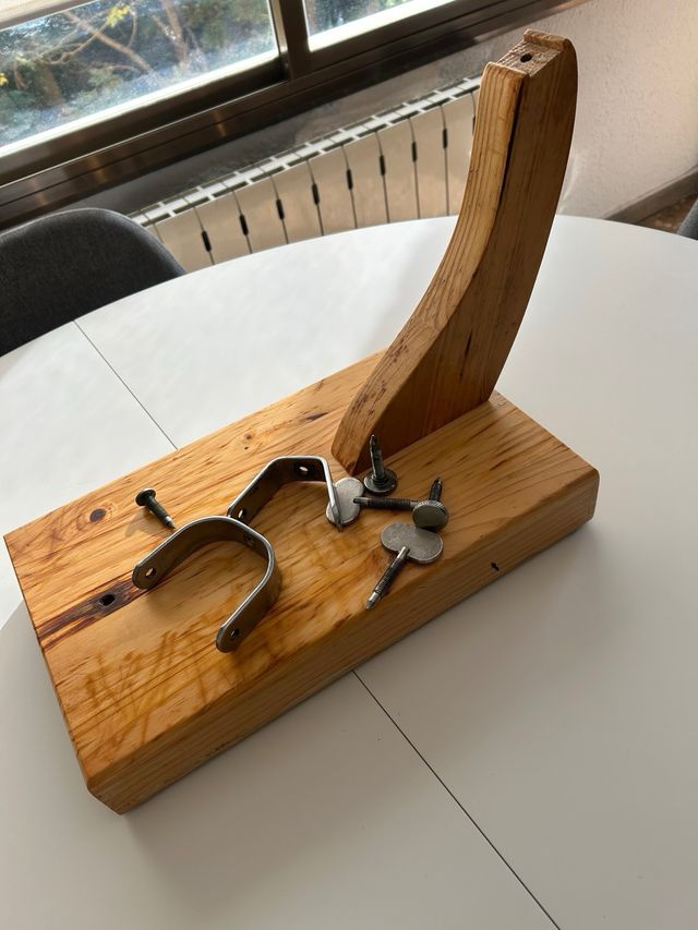 Fatia-presunto de madeira com facas