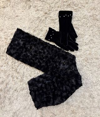 Conjunto Guantes y Bufanda Negra. talla única .