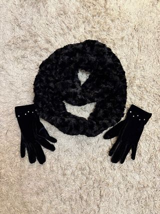Conjunto Guantes y Bufanda Negra. talla única .