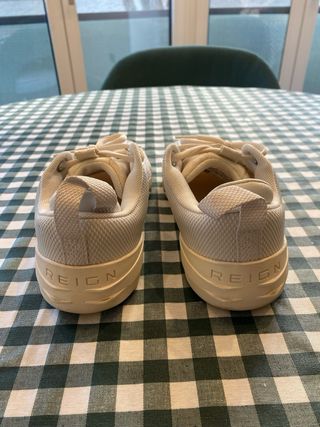 Zapatillas Under Armour Beige/Gris Mujer