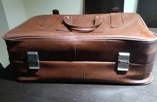 Maleta de cuero vintage marrón