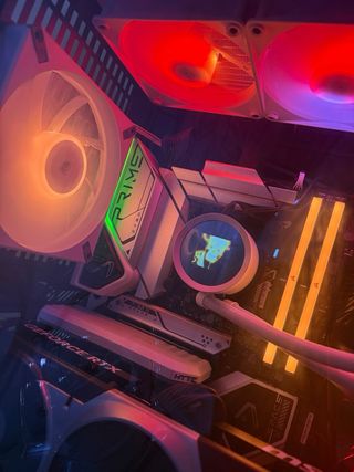 PC Gamer RTX Gama Ultra Hyte y70 Touch