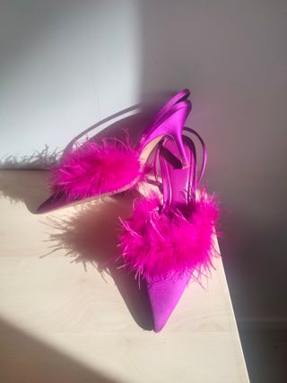 Tacones Zara Fucsia con Plumas
