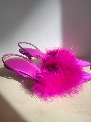 Tacones Zara Fucsia con Plumas