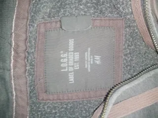 Felpa con cappuccio grigia