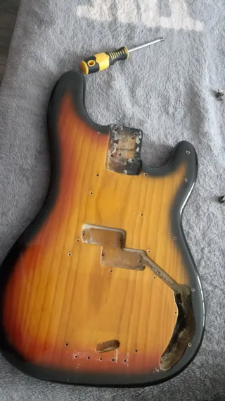 Cuerpo Fender Precision Bass 1975 Sunburst.