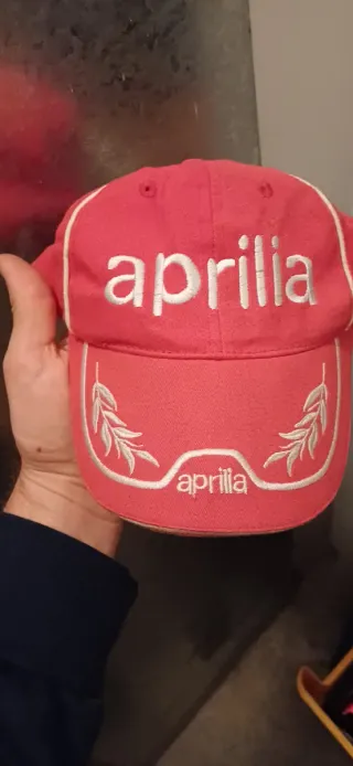 Gorra Aprilia Roja y Blanca