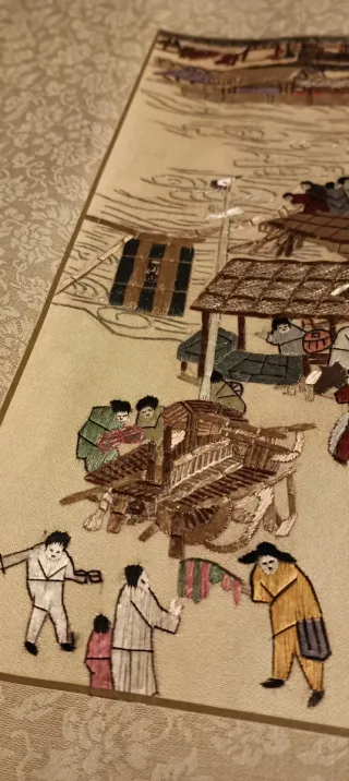 Precioso pergamino chino bordado con hilo de seda