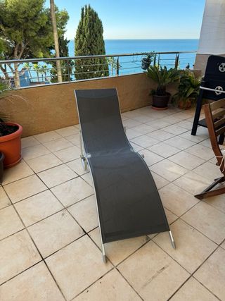 Hamaca plegable negra y plateada