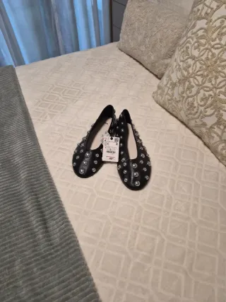 Manoletinas negras con tachuelas