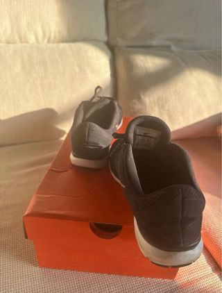 Zapatillas Nike Negras y Doradas