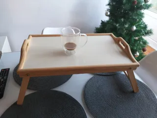 Bandeja de madera para cama