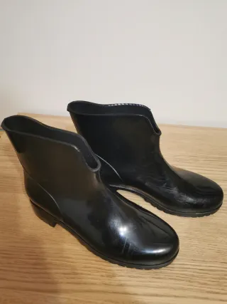 Botines de agua negros