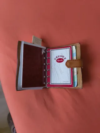 Agenda de piel con diseño floral