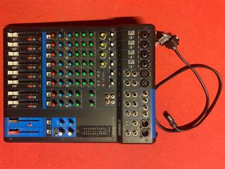 Mesa de mezclas Yamaha MG12