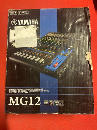 Mesa de mezclas Yamaha MG12