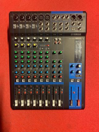 Mesa de mezclas Yamaha MG12
