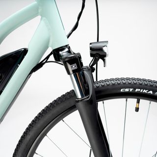 Bicicleta eléctrica trekking cuadro bajo Riverside 100 E