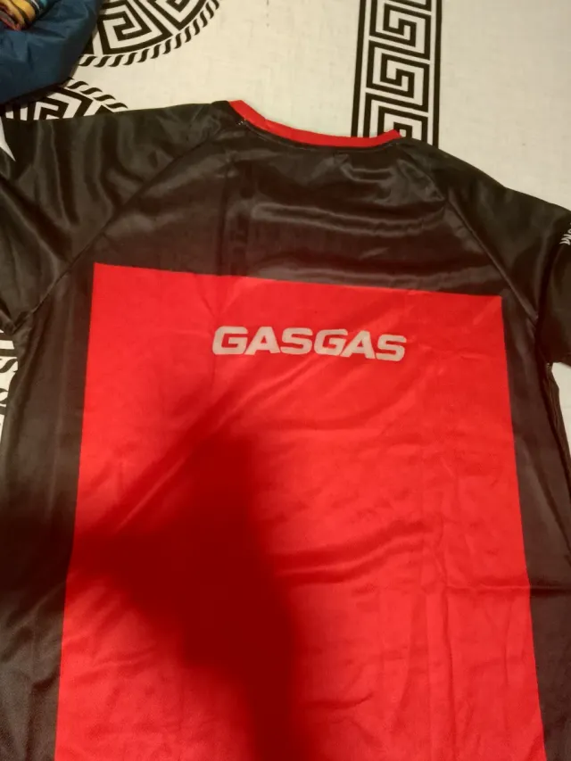 Camiseta GASGAS Negra y Roja