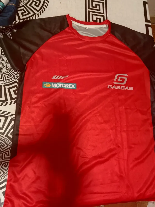 Camiseta GASGAS Negra y Roja